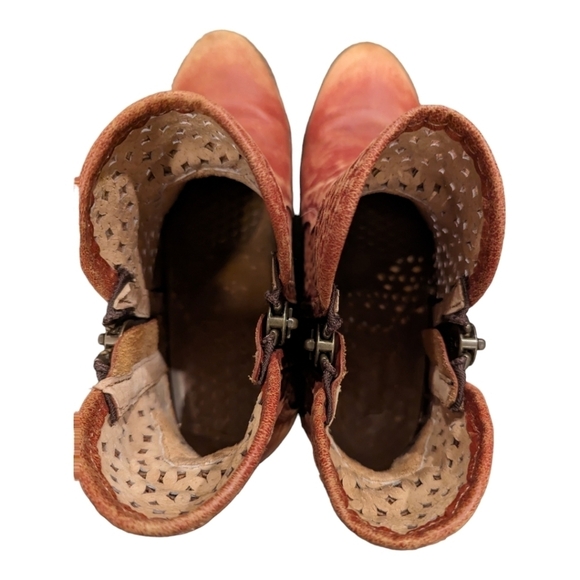 Circle G Corral Red Cut Out Shortie Bootie - Picture 11 of 15